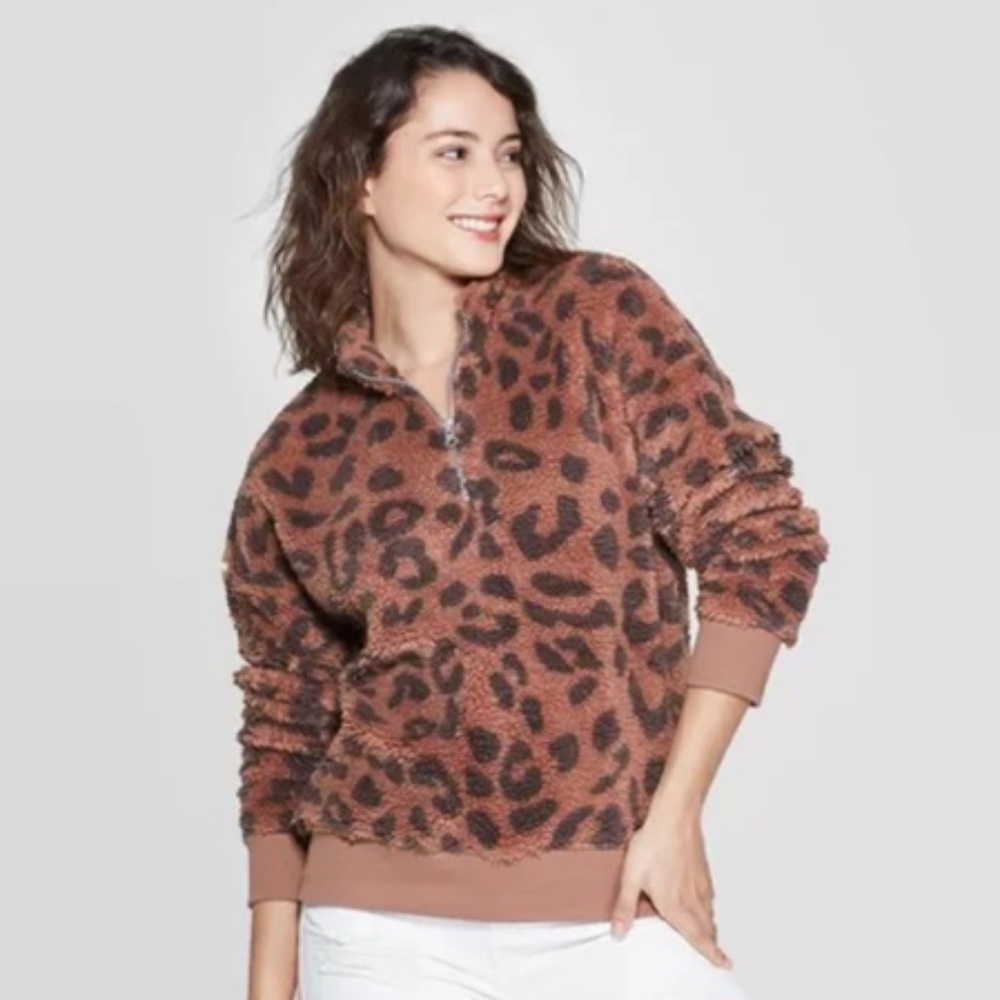 GRAYSON THREADS Sherpa Leopard Print Sweater